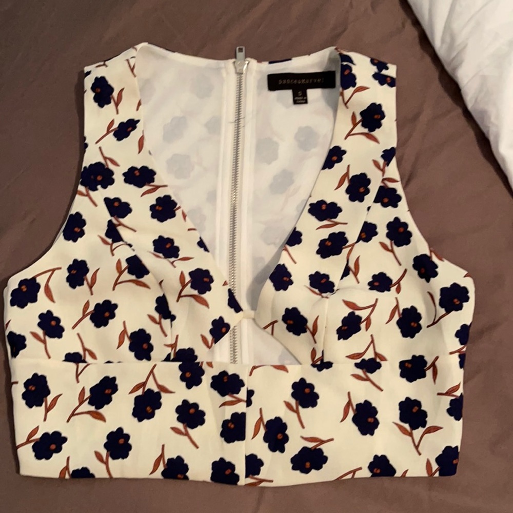 NWOT Beautiful crop top